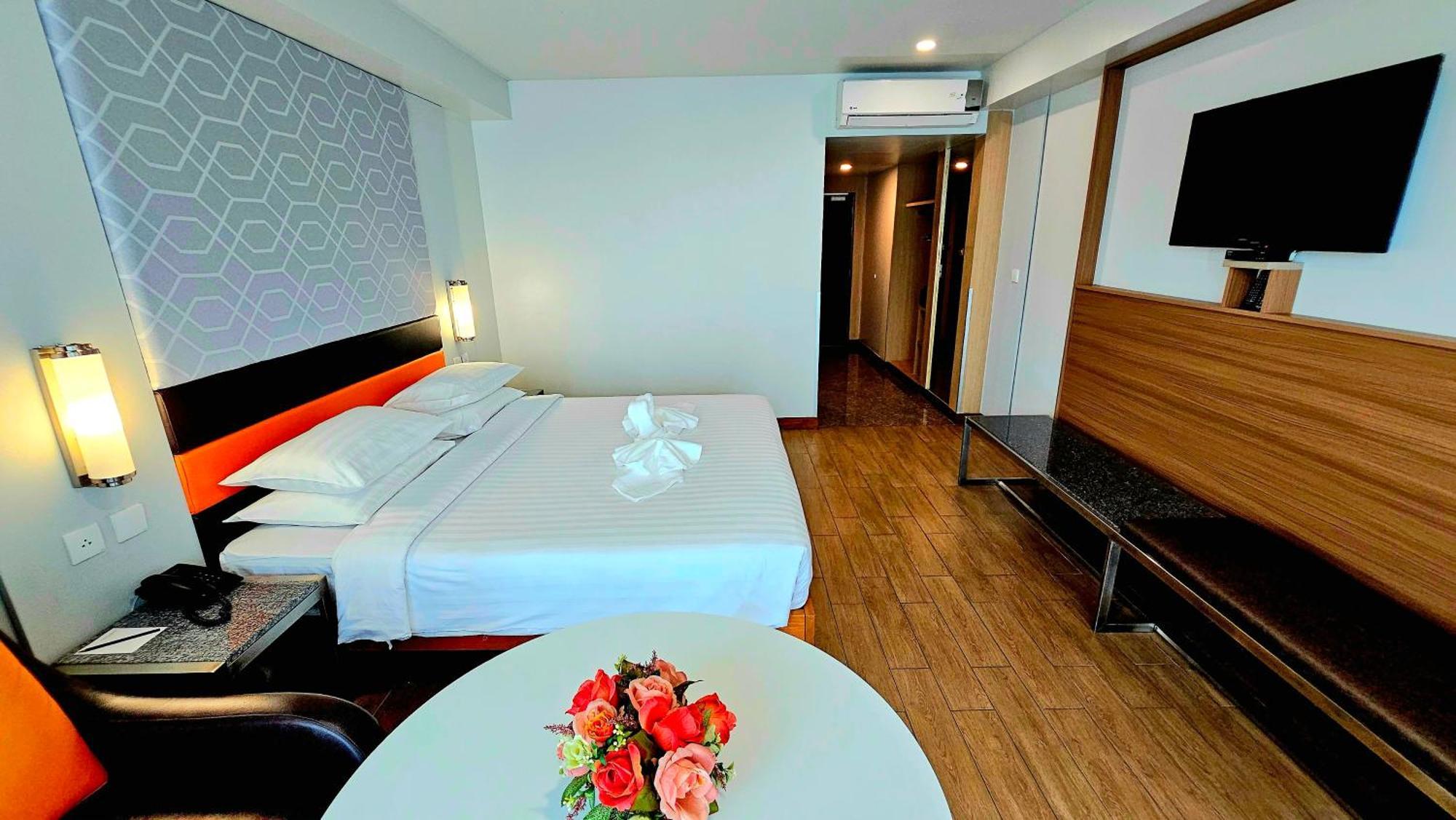 Deluxe King Room